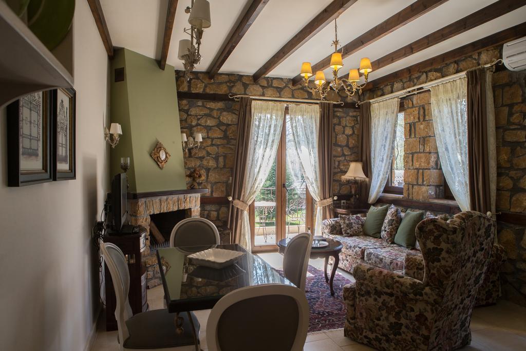 Archontiko Emmanouilidi Suites Káto Loutrákion 外观 照片