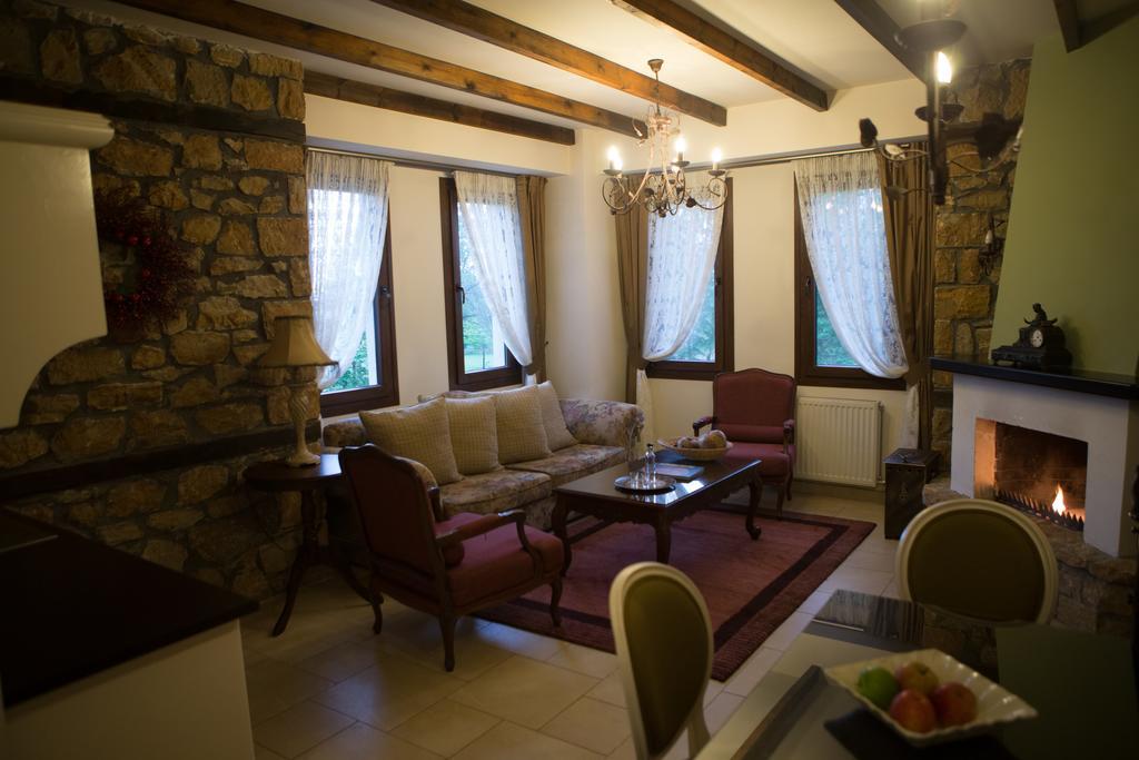 Archontiko Emmanouilidi Suites Káto Loutrákion 外观 照片