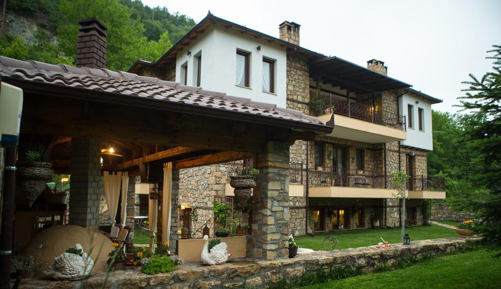Archontiko Emmanouilidi Suites Káto Loutrákion 外观 照片