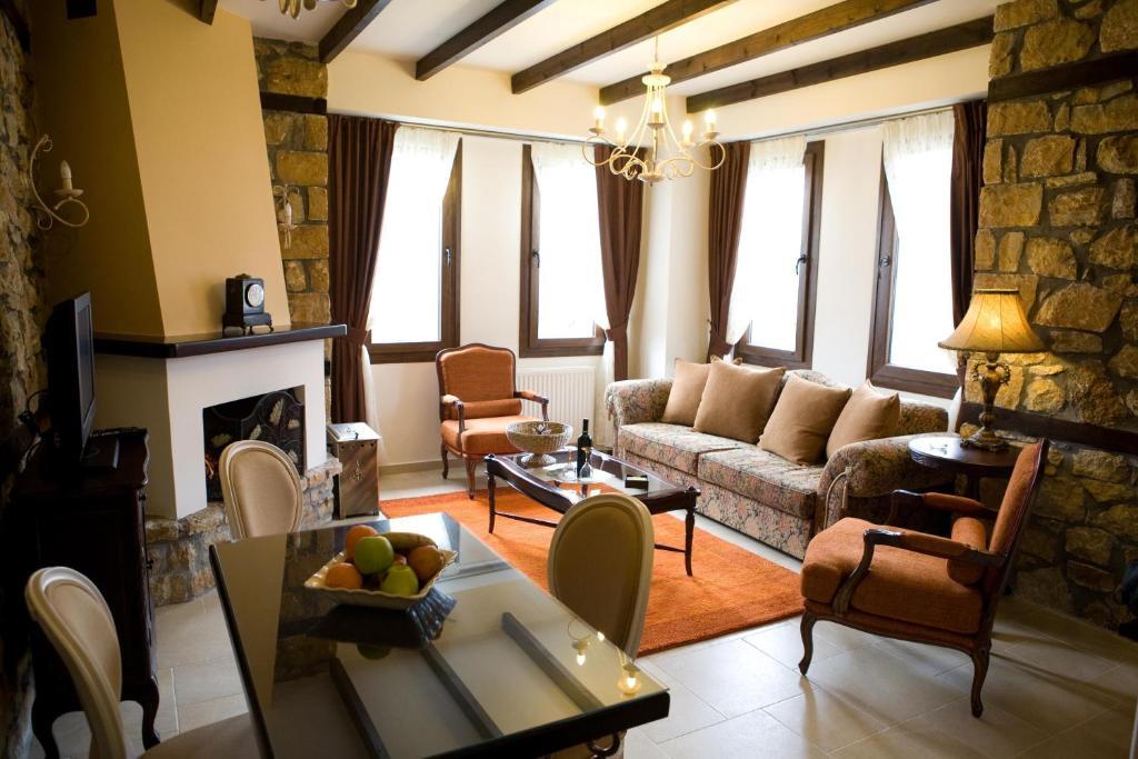 Archontiko Emmanouilidi Suites Káto Loutrákion 外观 照片